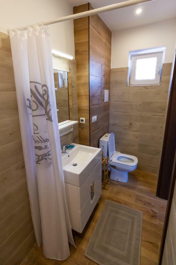 Arya Vila Piest'any Exterior foto