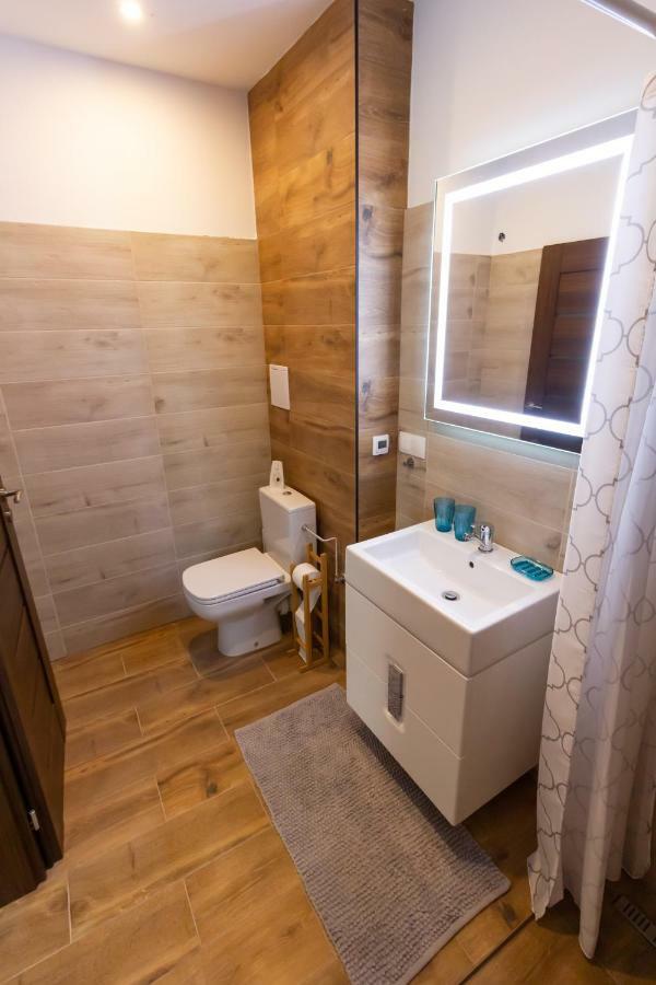 Arya Vila Piest'any Exterior foto